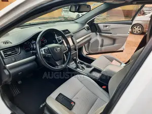 Toyota Camry SE 4dr Sedan (2.5L 4cyl 6A) 2015 White