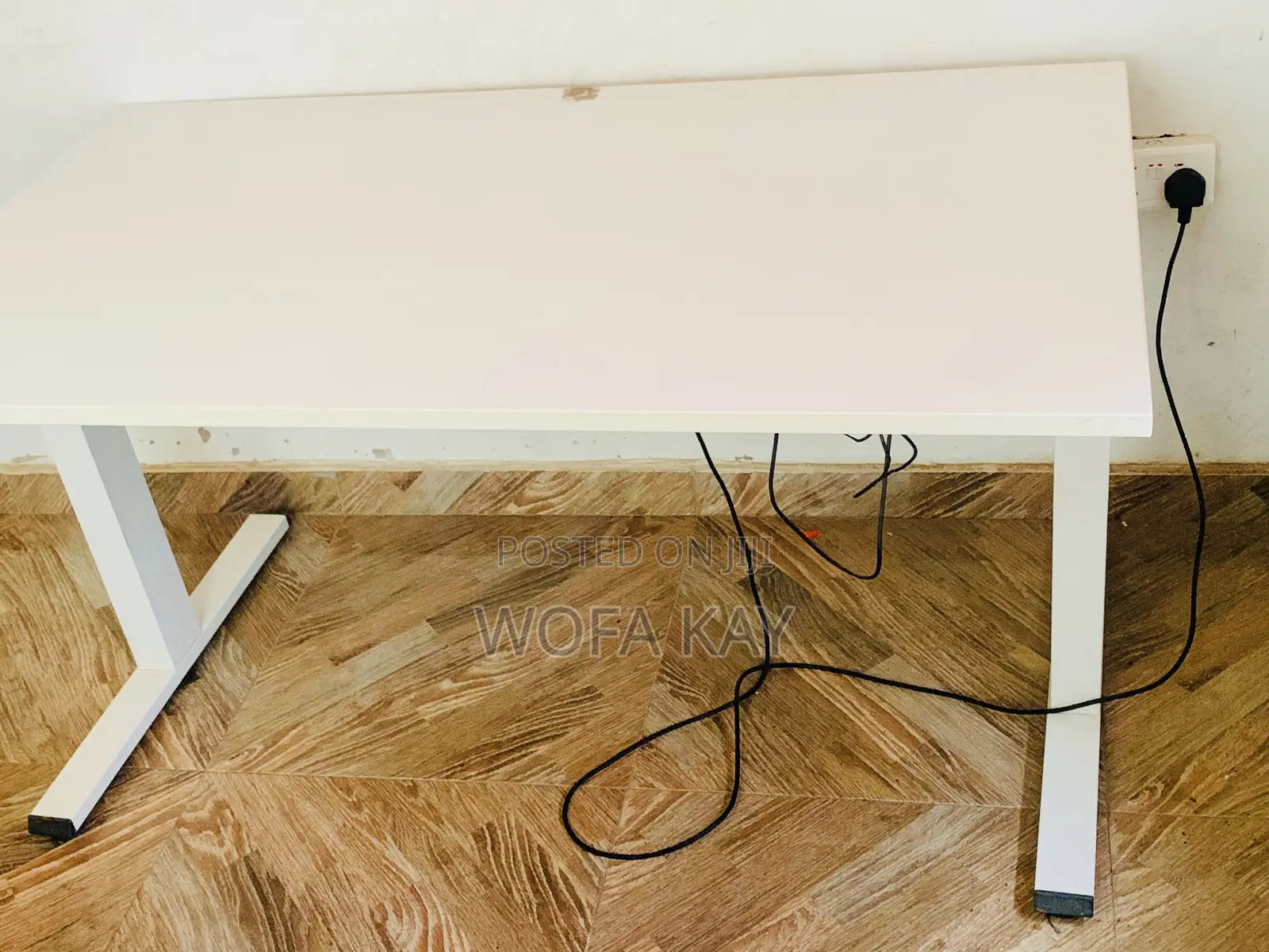 Adjustable Electric Table