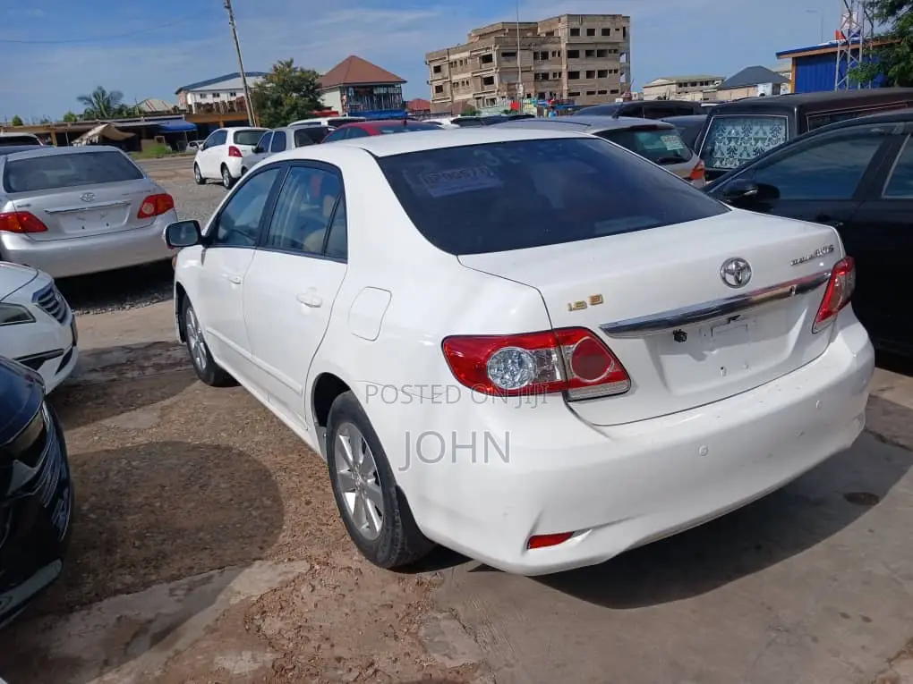 Toyota Corolla Altis 2012 White