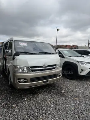 Toyota HiAce 2017 White