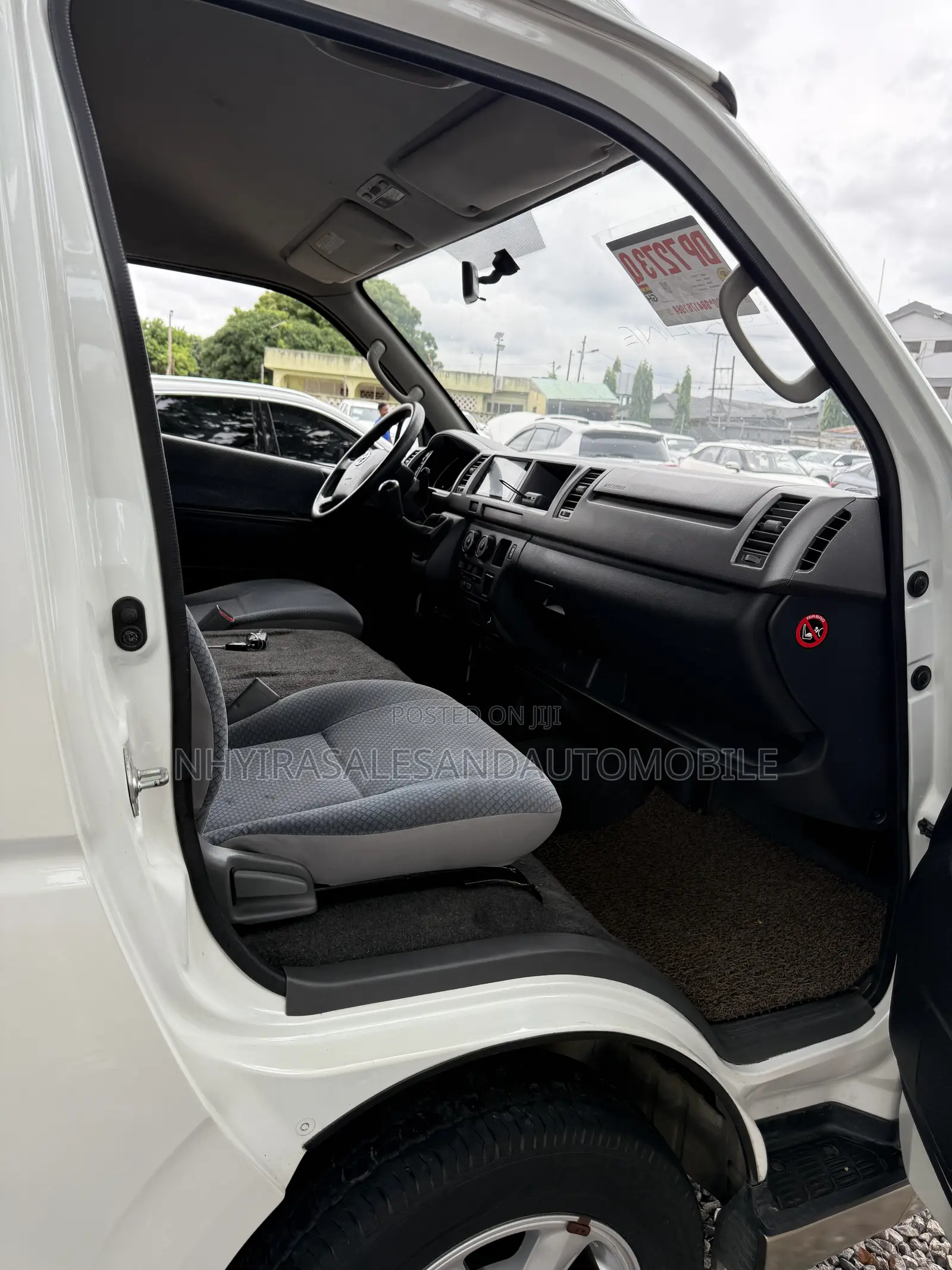 Toyota HiAce 2017 White