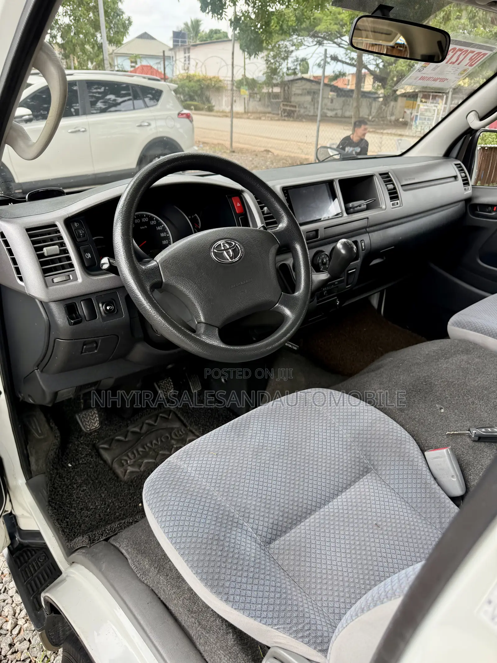Toyota HiAce 2017 White
