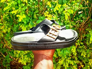 Fendi Roma Leather Slippers