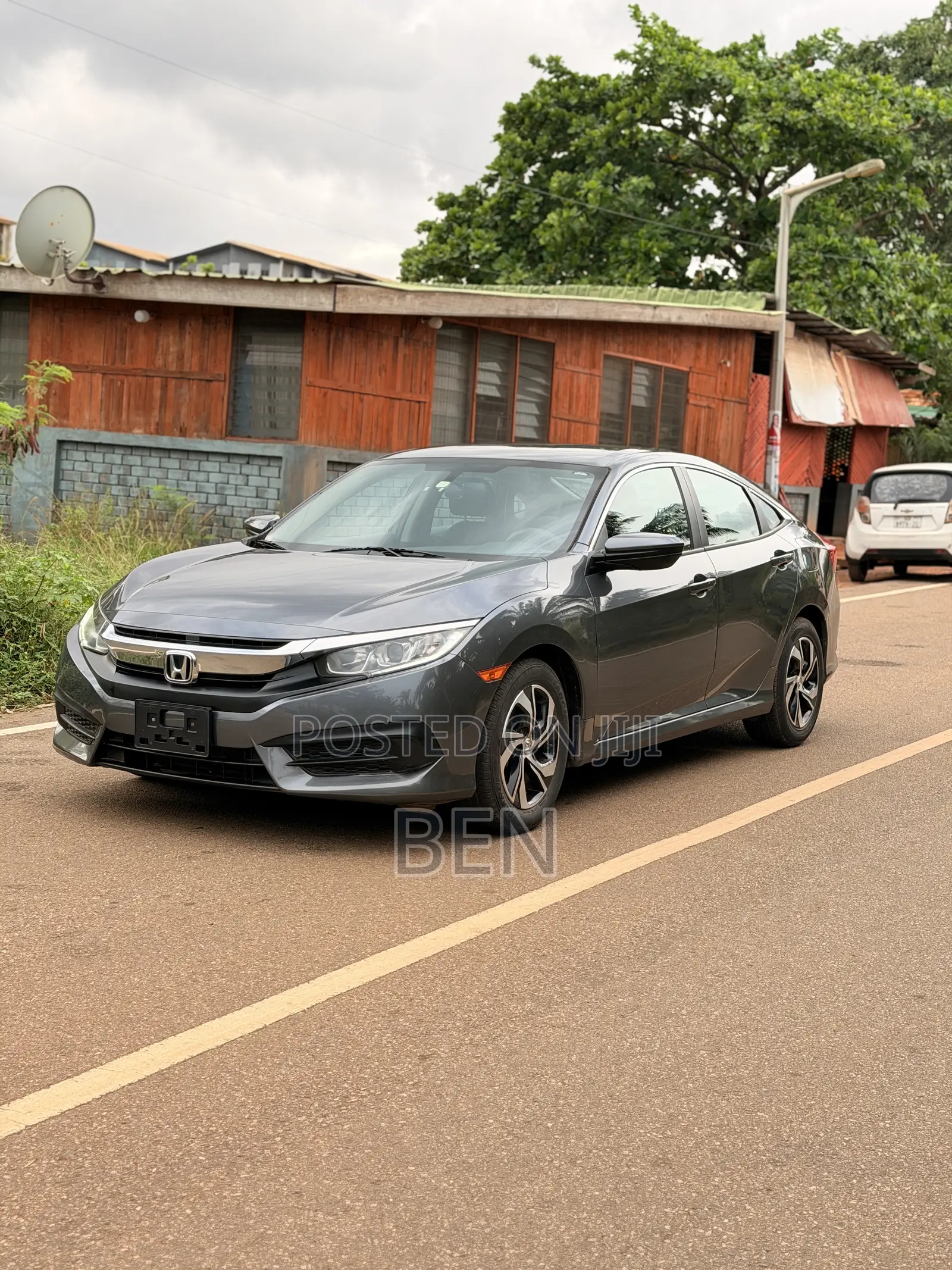 Honda Civic LX 4dr Sedan (2.0L 4cyl) 2016 Gray