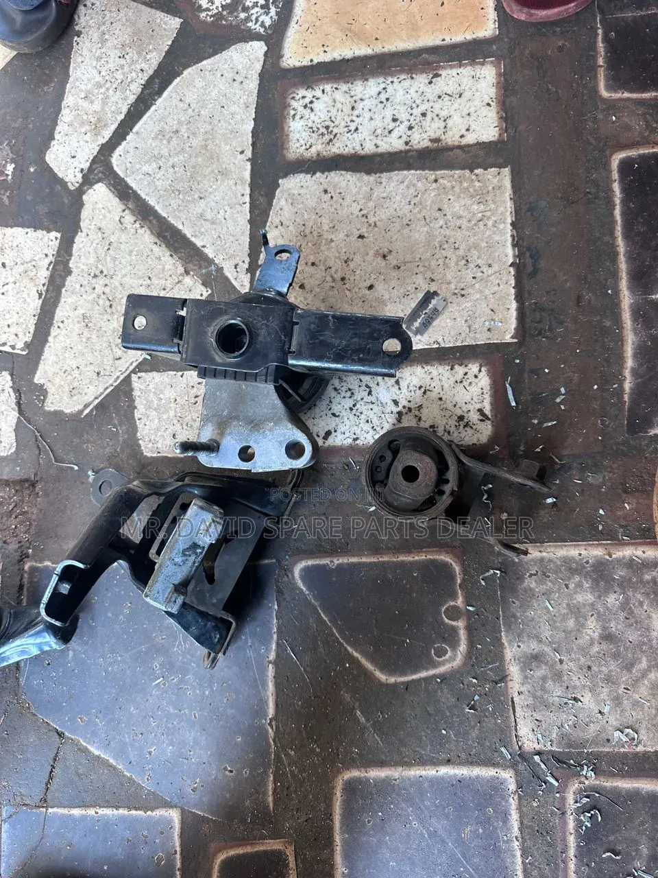 Toyota Vitz Engine and Gearbox Seat