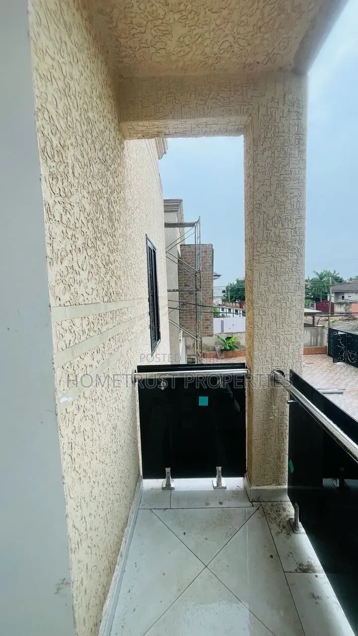 4bdrm Duplex in Ashongman Area, Police Station for sale