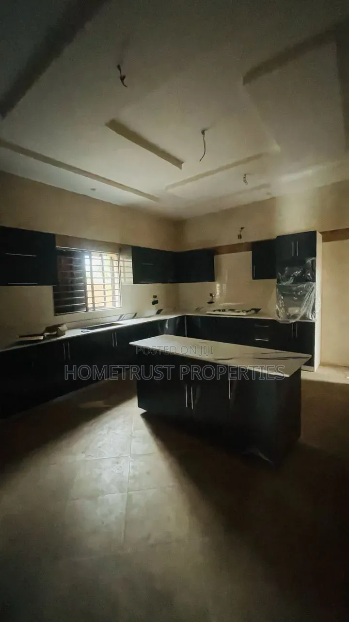 4bdrm Duplex in Ashongman Area, Police Station for sale