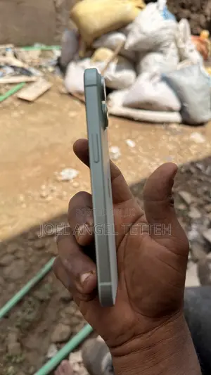 Apple iPhone 15 128 GB Green