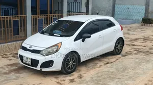 Kia Rio EX 4dr Hatchback (1.6L 4cyl 6A) 2013 White