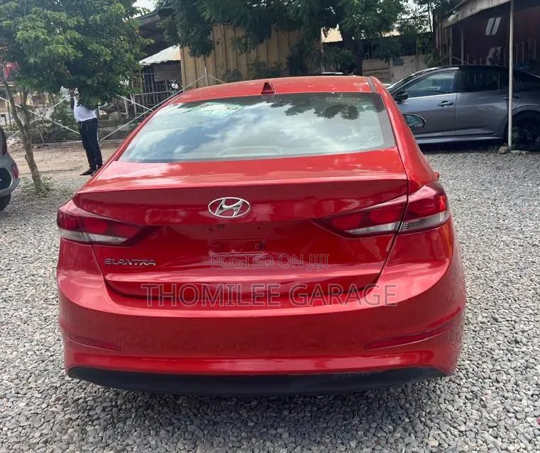 Hyundai Elantra SE Sedan FWD (2.0L 4cyl 6M) 2017 Beige