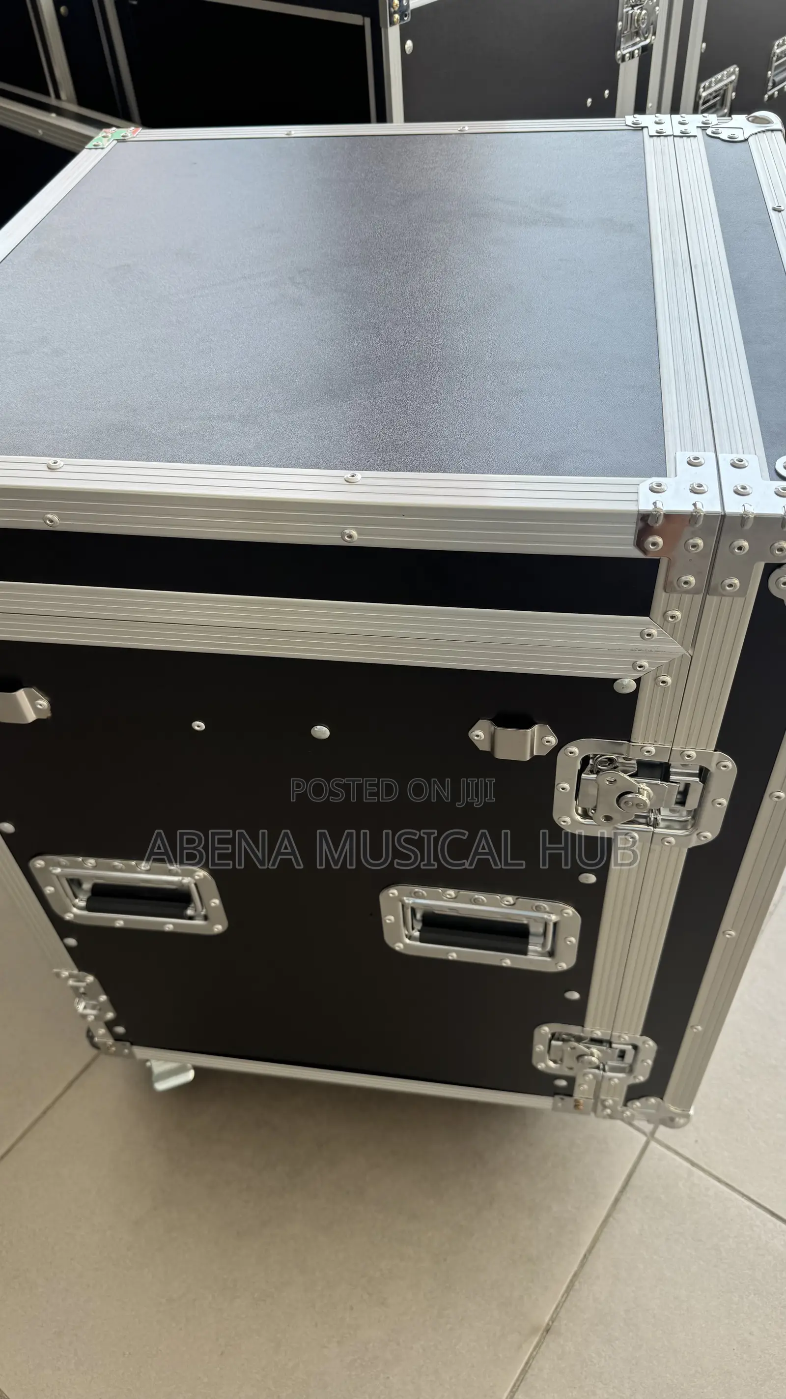 14 Units Dj Rack Black and Silver