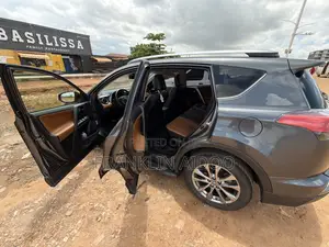 Toyota RAV4 Limited 4dr SUV AWD (2.5L 4cyl 6A) 2018 Gray