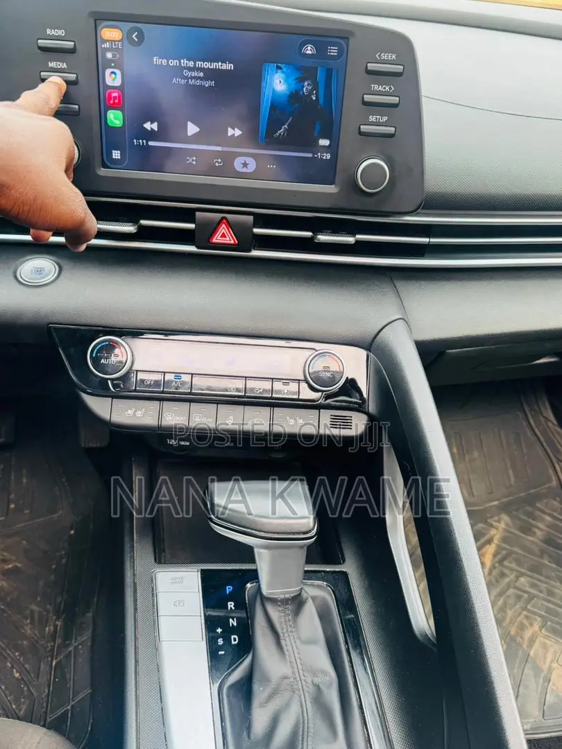 Hyundai Elantra SE 2021
