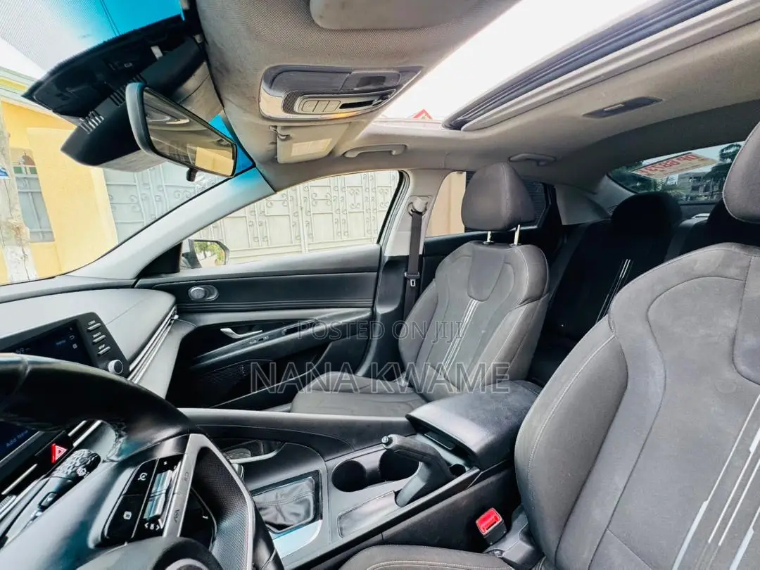 Hyundai Elantra SE 2021