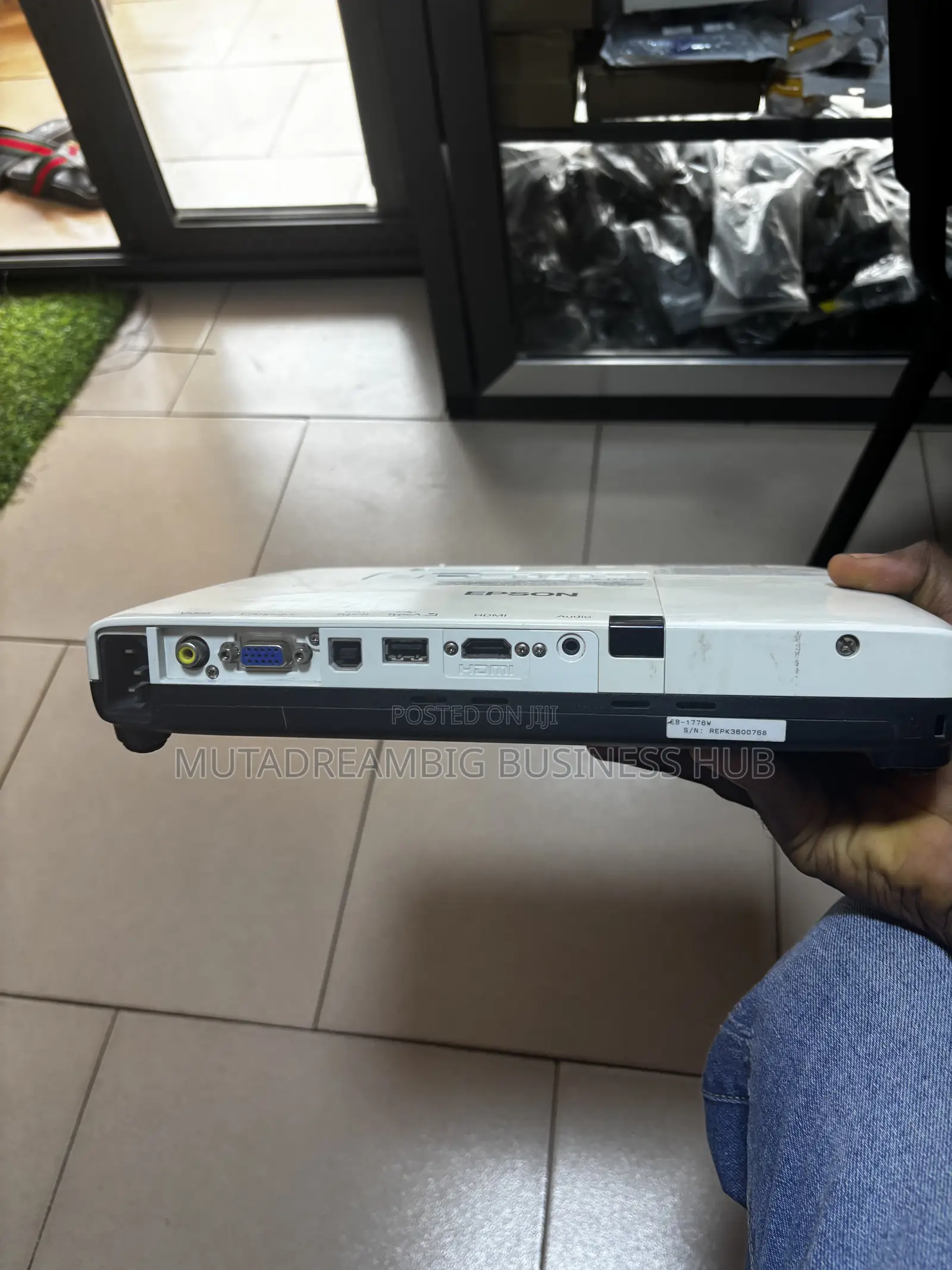 Epson Projector With Camera Wifi and Remote