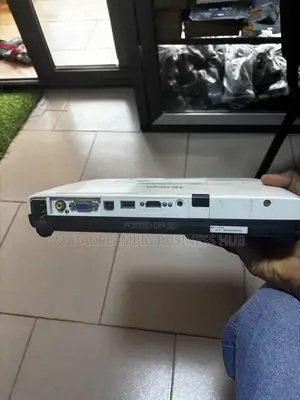 Epson Projector With Camera Wifi and Remote