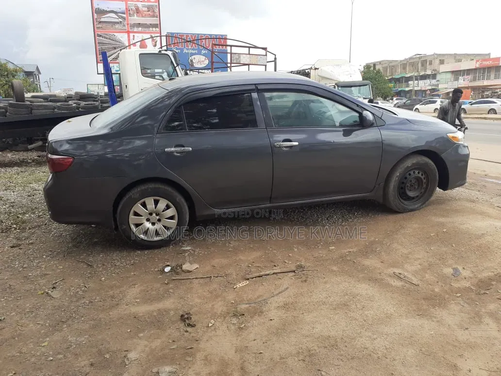 Toyota Corolla 2010 Gray