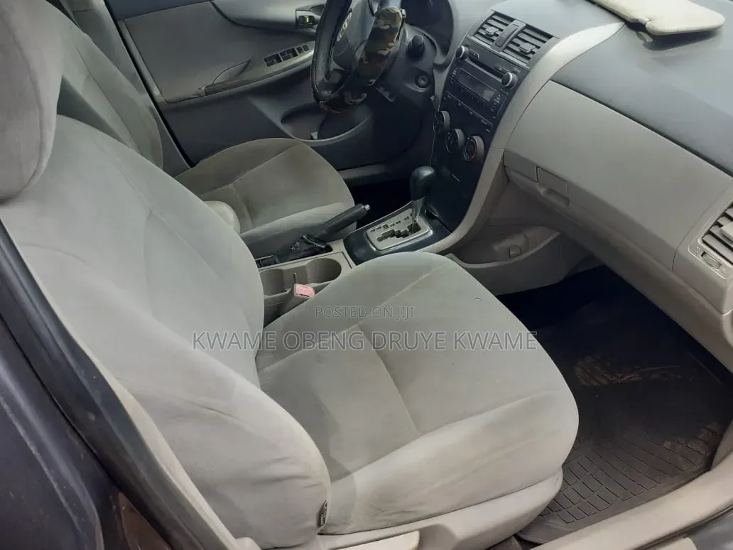 Toyota Corolla 2010 Gray