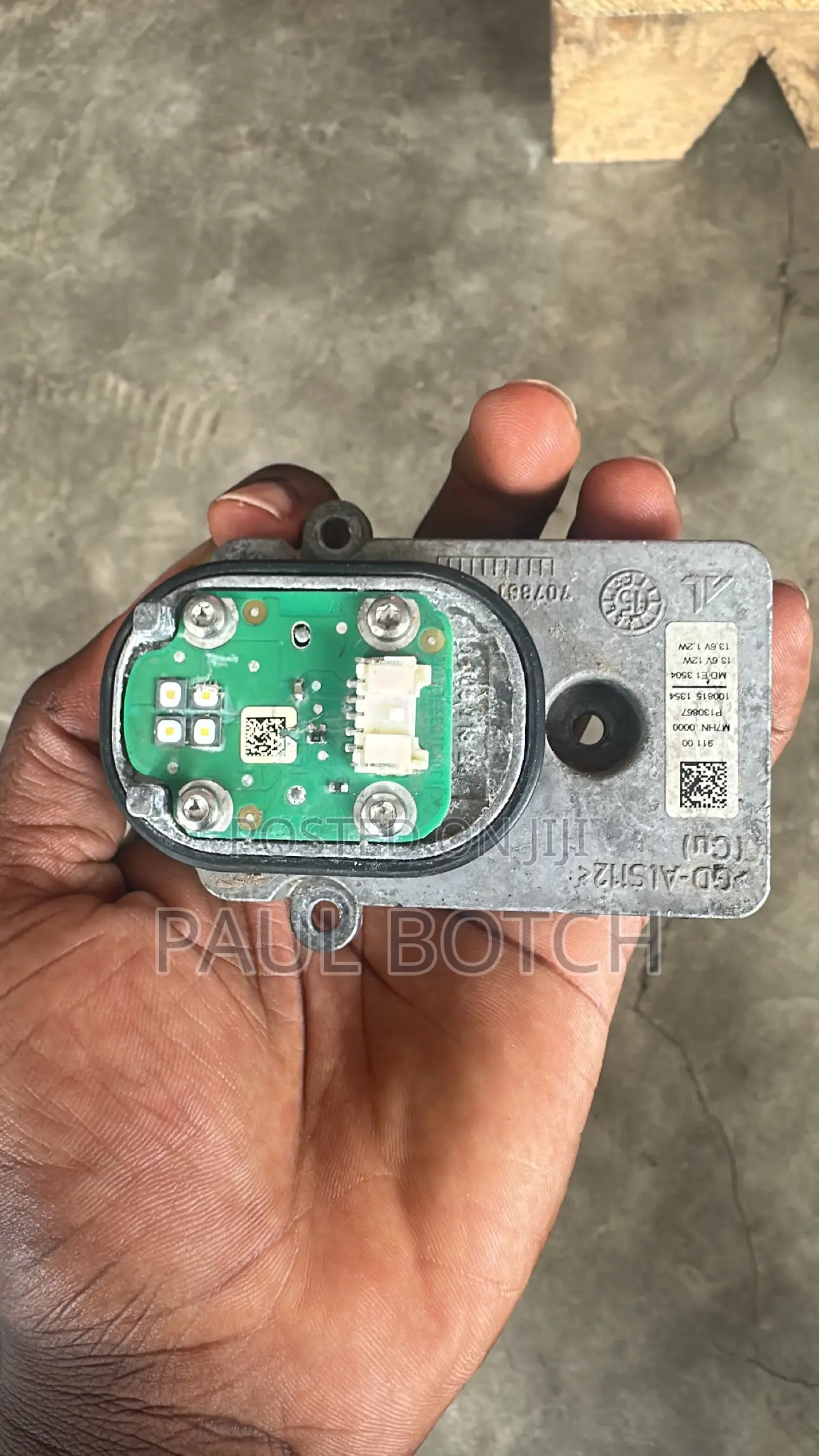 Mercedes-Benz C-300 Headlight Charger