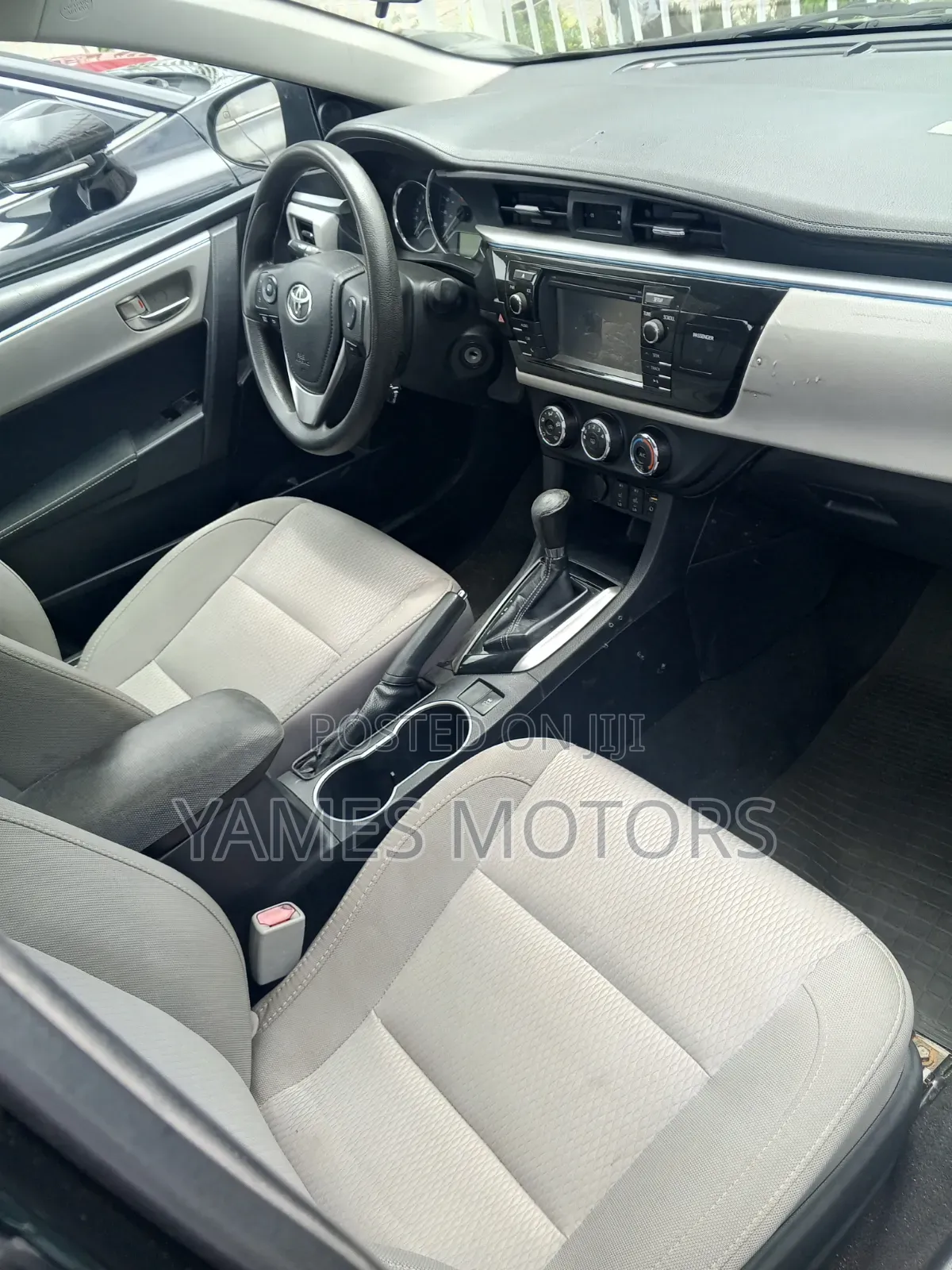 Toyota Corolla LE 4dr Sedan (1.8L 4cyl CVT) 2015 Black