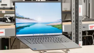 Laptop Dell Precision 5690 64GB Intel Core Ultra 7 SSD 2T