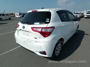 Toyota Vitz 1.3 AWD 5dr 2018 Silver