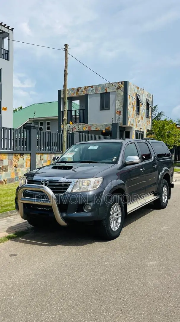 Toyota Hilux 2015 Gray