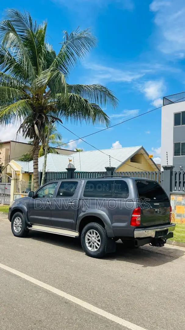 Toyota Hilux 2015 Gray