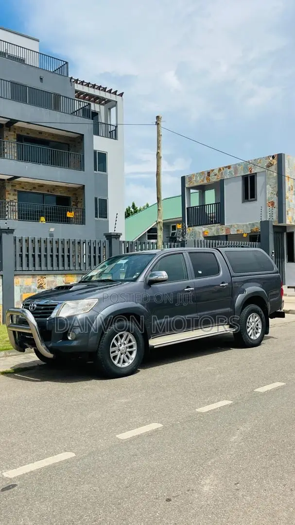 Toyota Hilux 2015 Gray