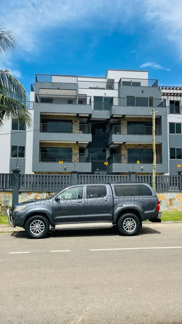 Toyota Hilux 2015 Gray