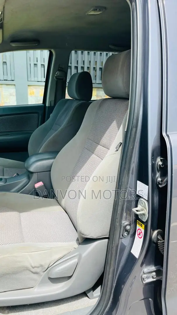 Toyota Hilux 2015 Gray
