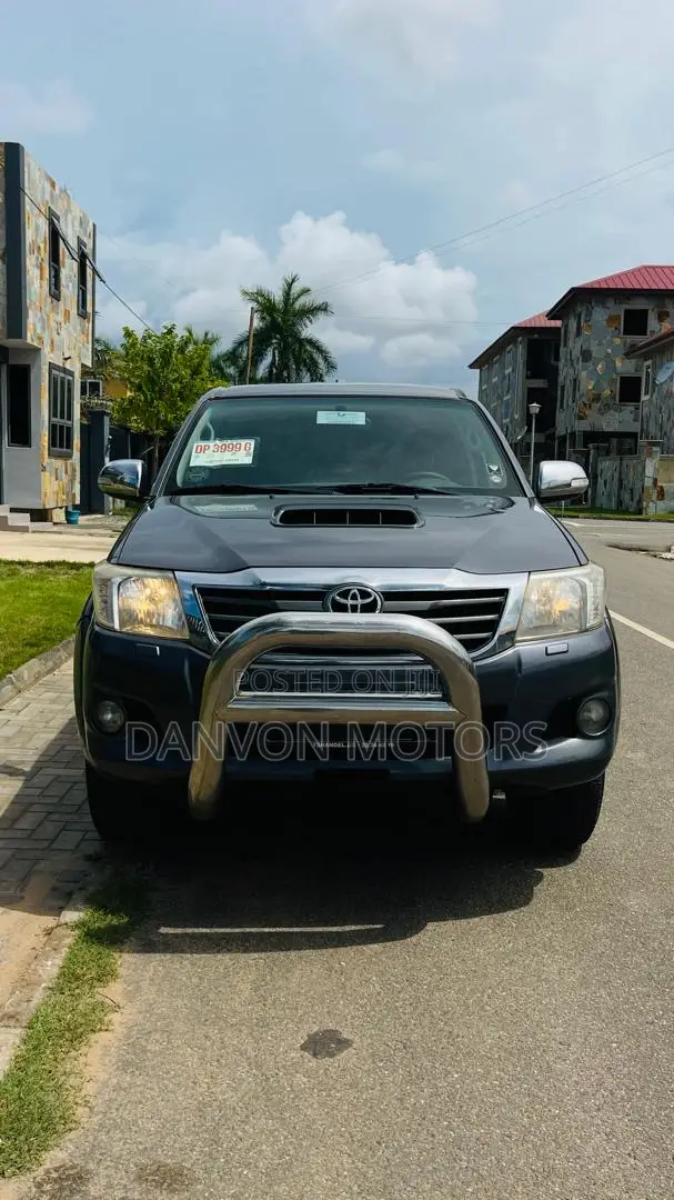 Toyota Hilux 2015 Gray