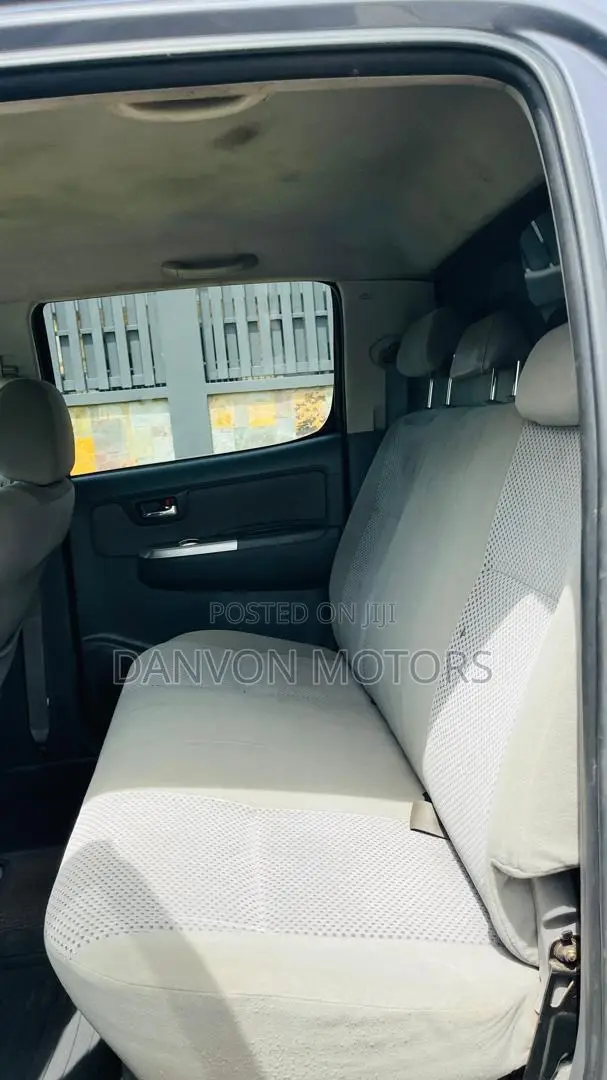 Toyota Hilux 2015 Gray