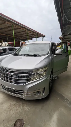 Nissan Grand 2014 Silver