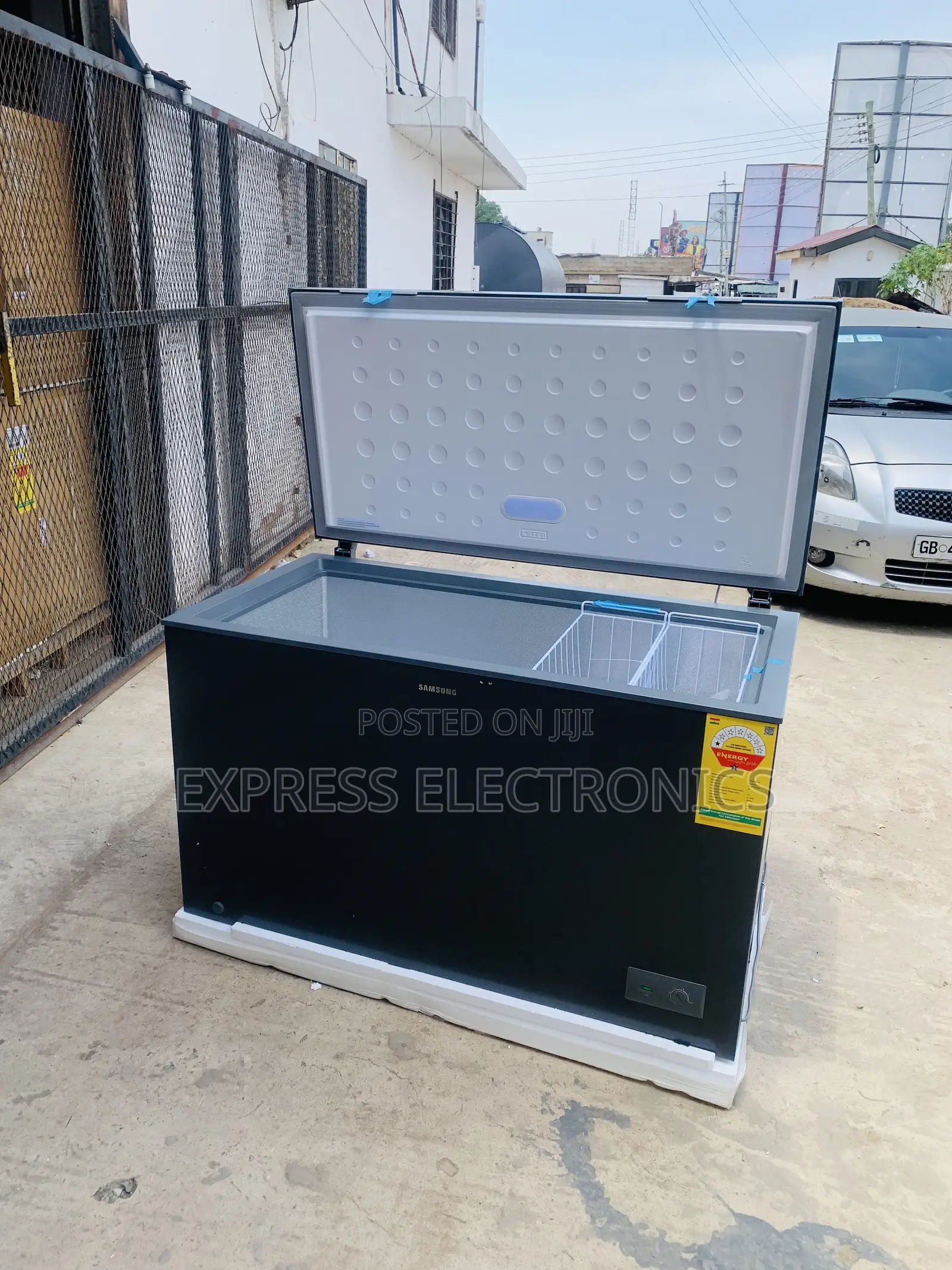 Ultra Modern Sleek Chest Freezer 371l Samsing