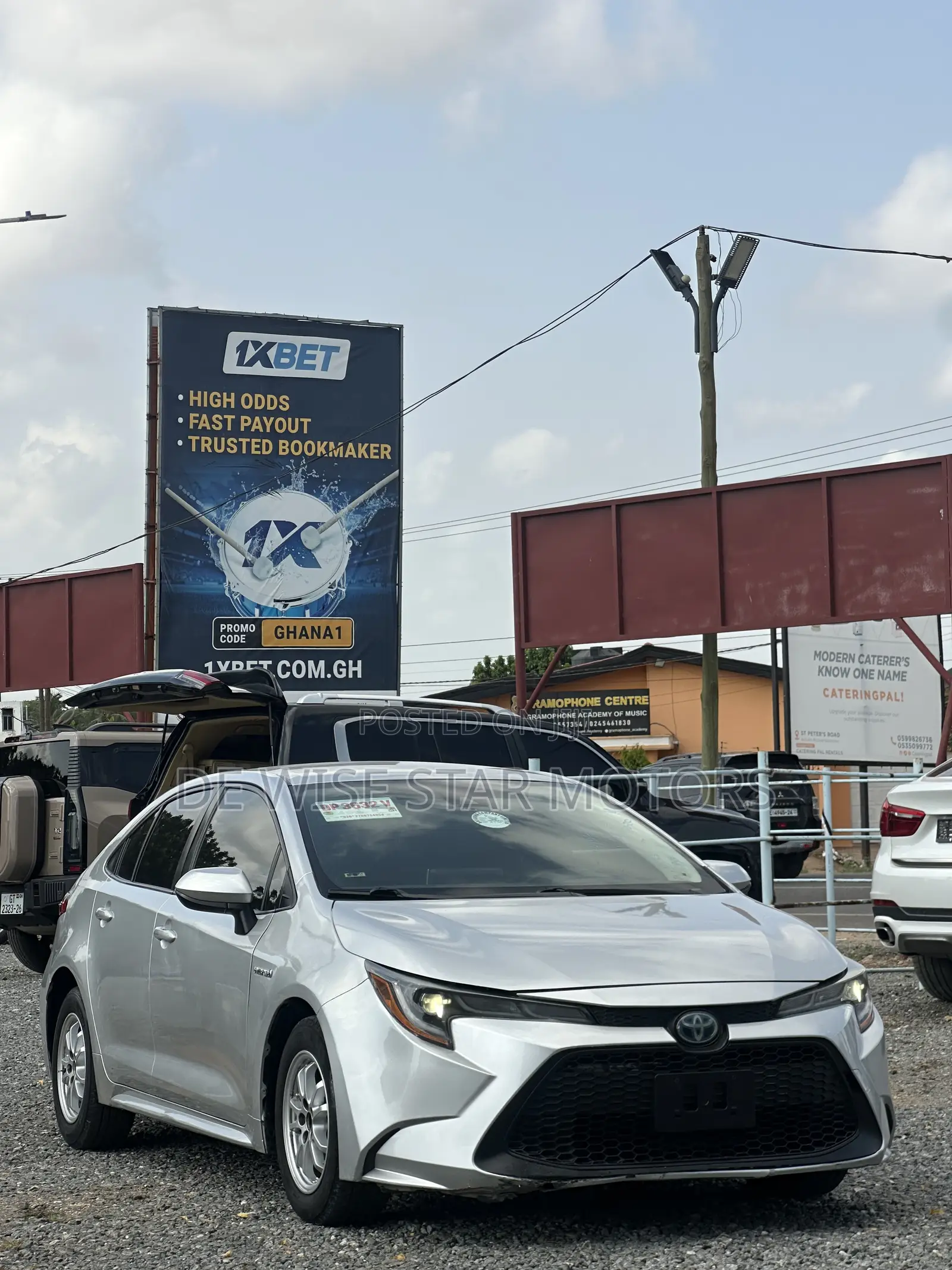 Toyota Corolla SE (1.8L 4cyl 2A) 2019 Silver