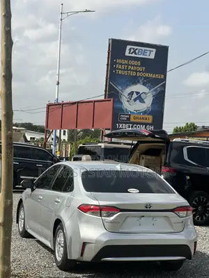 Toyota Corolla SE (1.8L 4cyl 2A) 2019 Silver