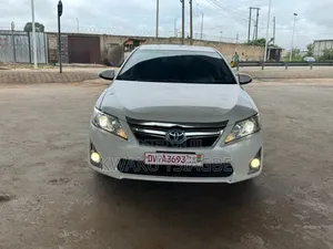Toyota Camry LE 4dr Sedan (2.5L 4cyl 6A) 2013 Pearl