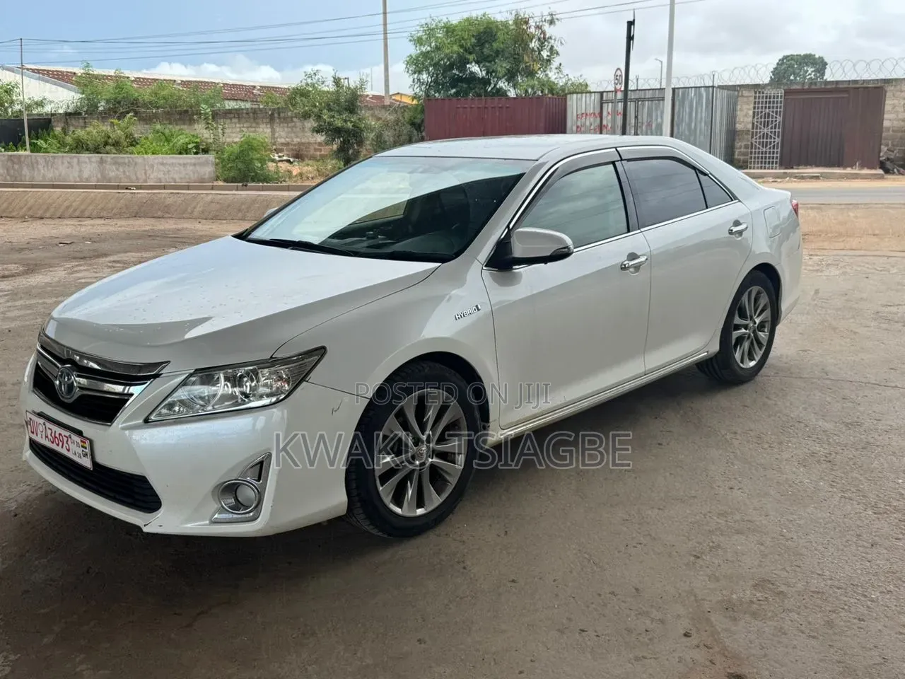 Toyota Camry LE 4dr Sedan (2.5L 4cyl 6A) 2013 Pearl