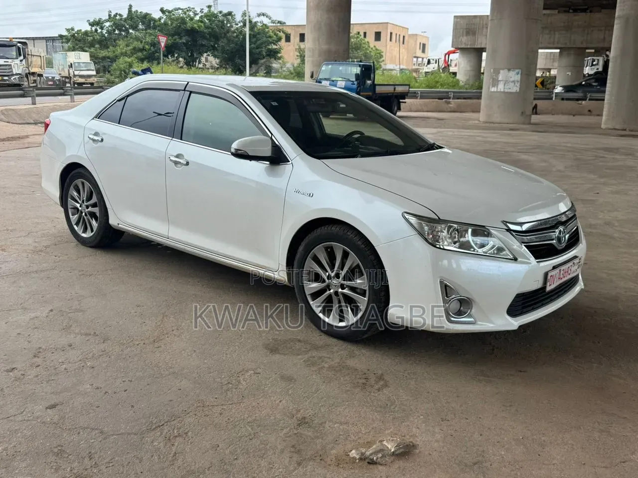 Toyota Camry LE 4dr Sedan (2.5L 4cyl 6A) 2013 Pearl