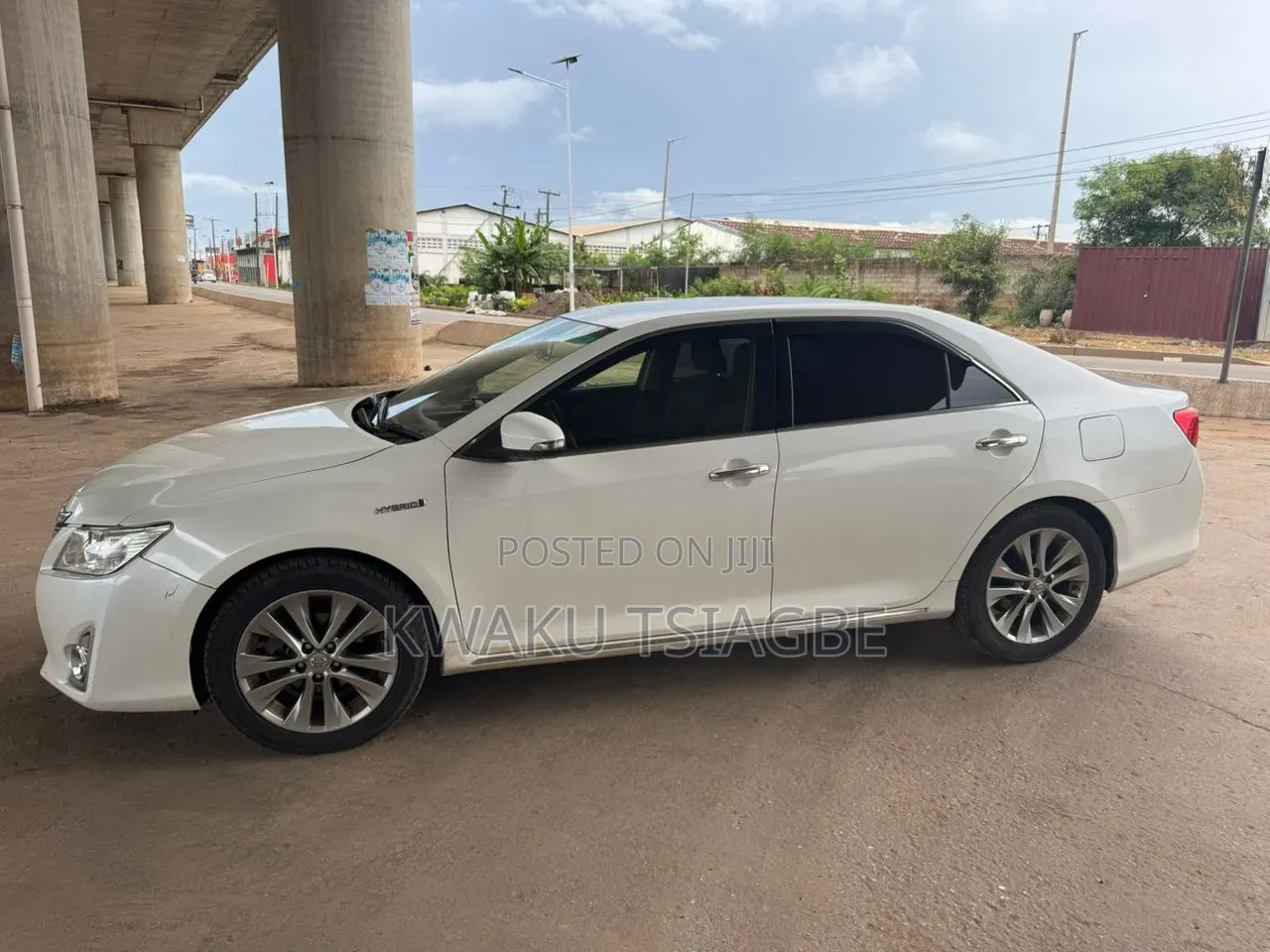 Toyota Camry LE 4dr Sedan (2.5L 4cyl 6A) 2013 Pearl