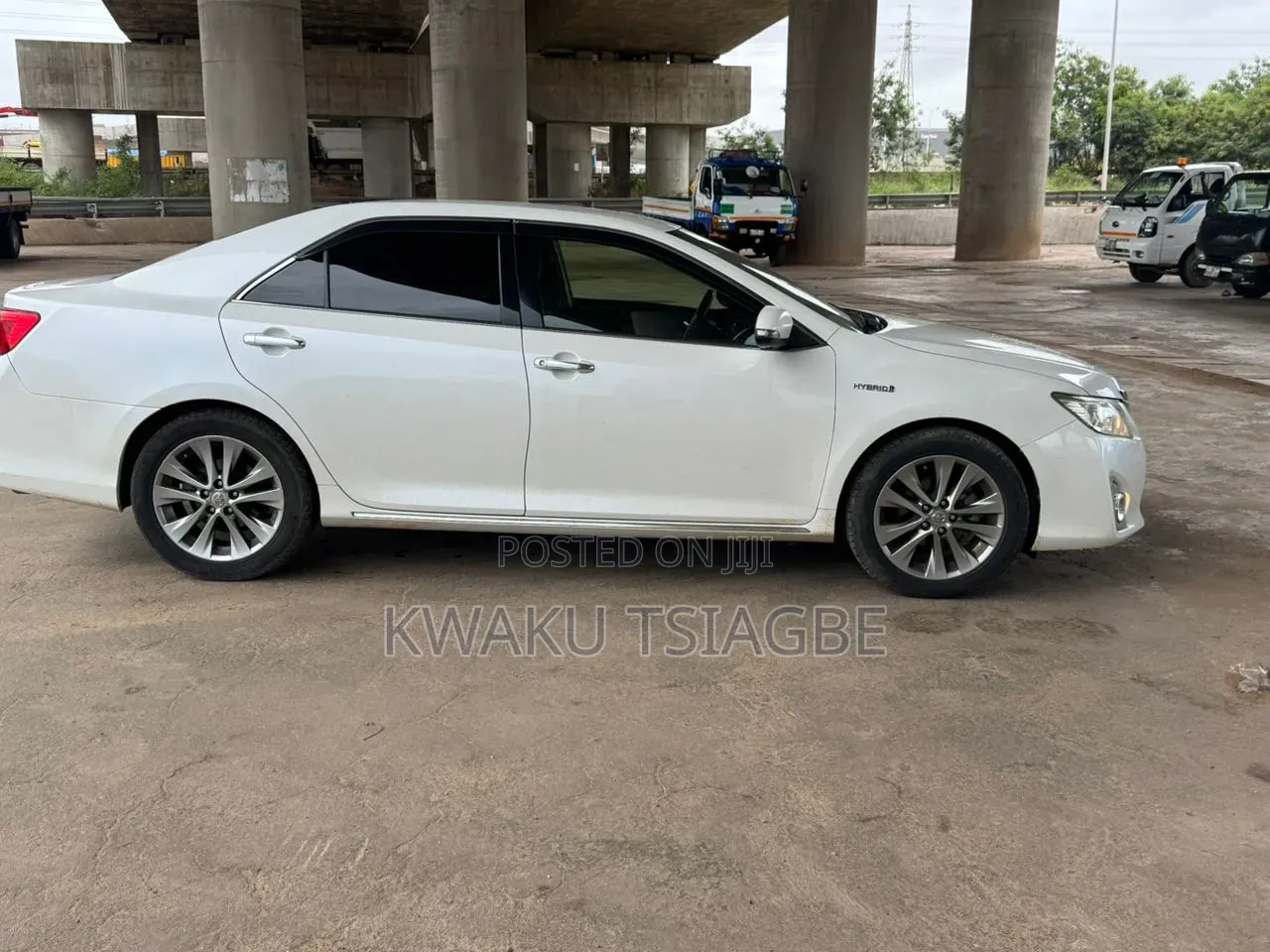 Toyota Camry LE 4dr Sedan (2.5L 4cyl 6A) 2013 Pearl