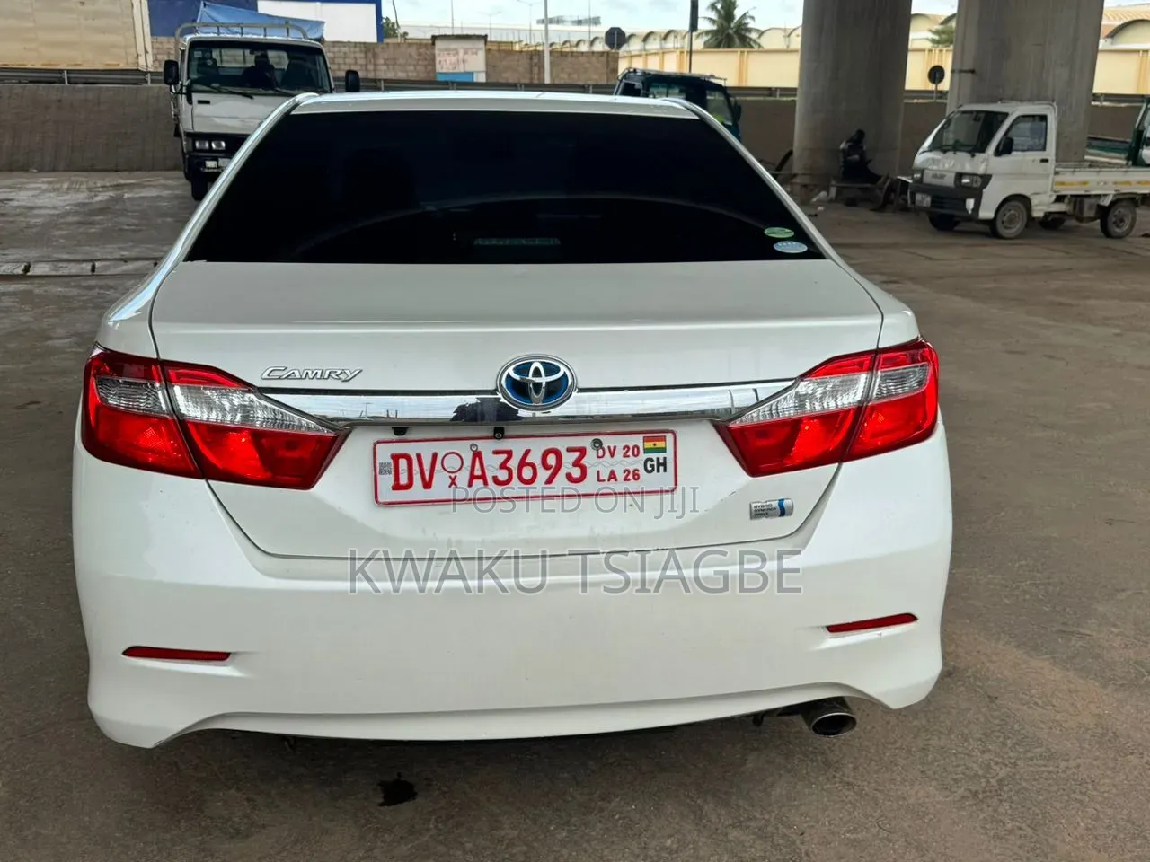 Toyota Camry LE 4dr Sedan (2.5L 4cyl 6A) 2013 Pearl