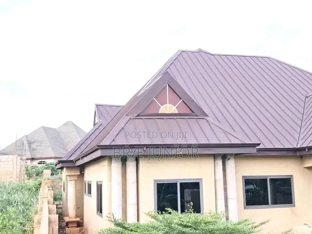 4 Bedroom House for Sale With Laundry and Store Room
