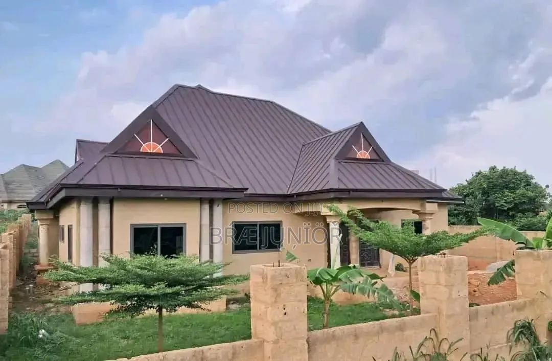 4 Bedroom House for Sale With Laundry and Store Room