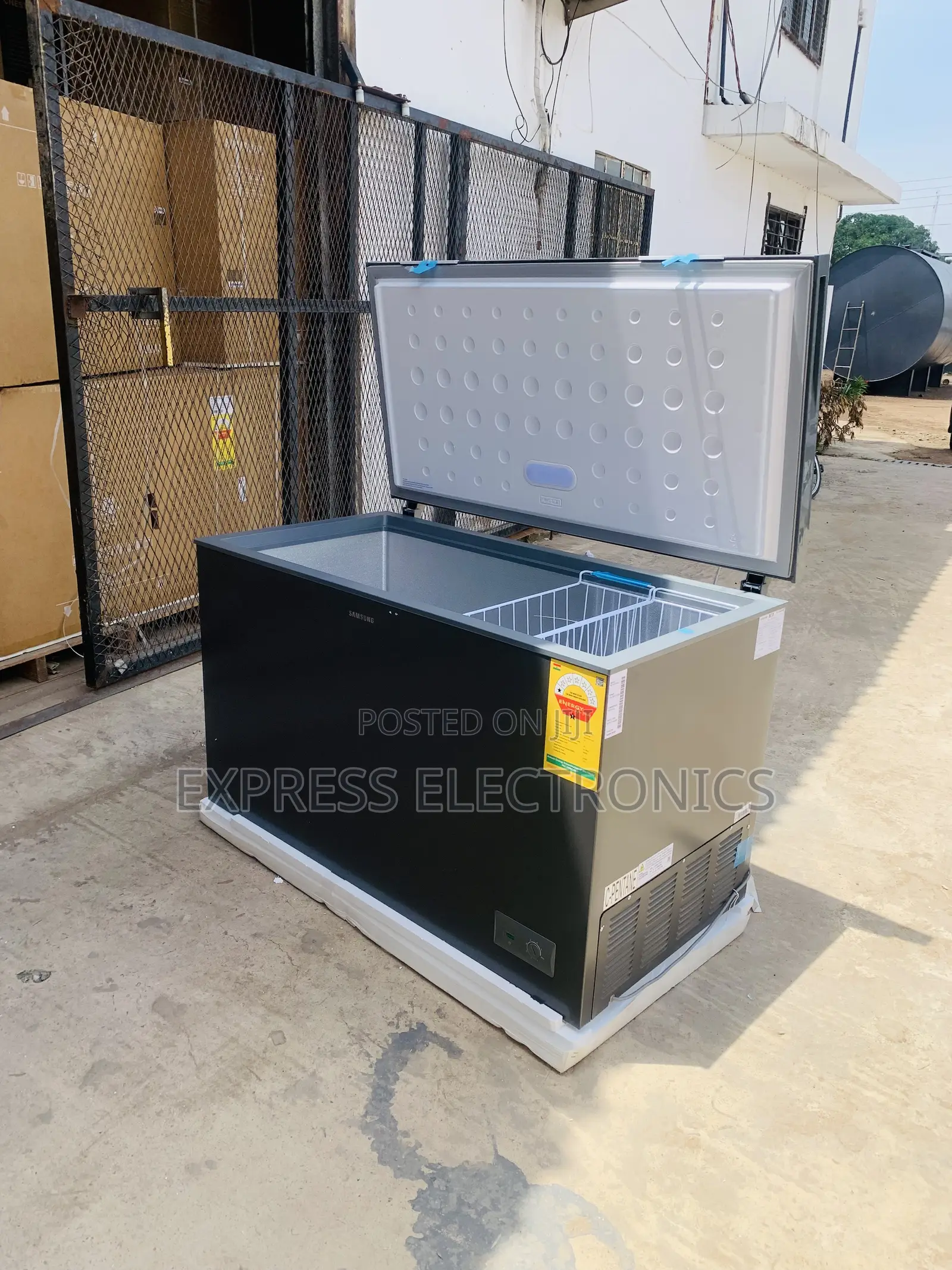 Quality Chill Chest Single Dark Grey Door Freezer 371l