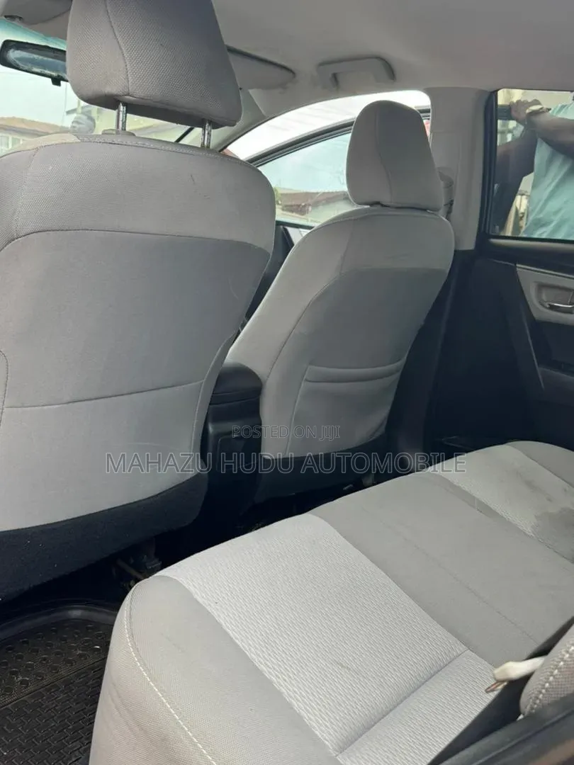 Toyota Corolla LE 4dr Sedan (1.8L 4cyl CVT) 2015 Black