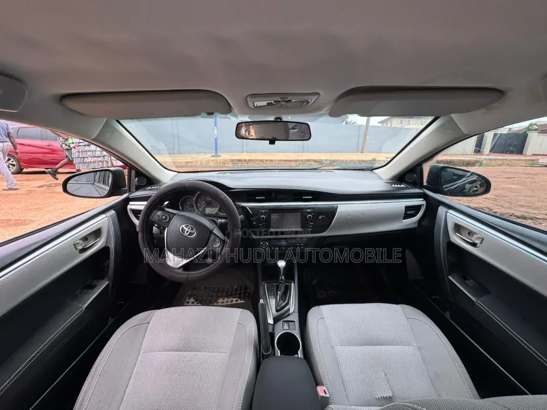 Toyota Corolla LE 4dr Sedan (1.8L 4cyl CVT) 2015 Black