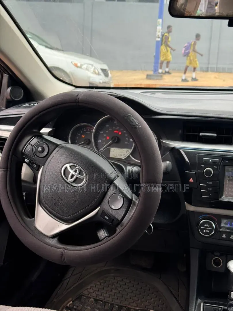 Toyota Corolla LE 4dr Sedan (1.8L 4cyl CVT) 2015 Black