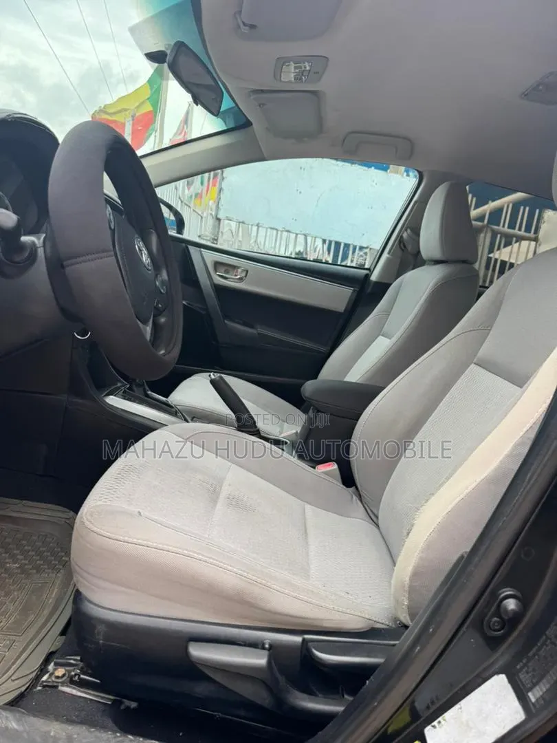 Toyota Corolla LE 4dr Sedan (1.8L 4cyl CVT) 2015 Black